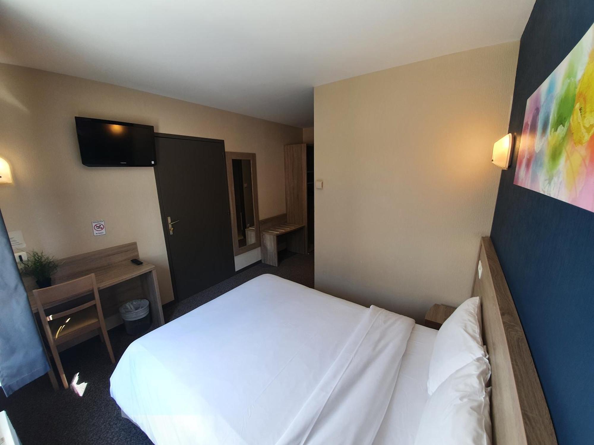Hotel Salea Порник Екстериор снимка