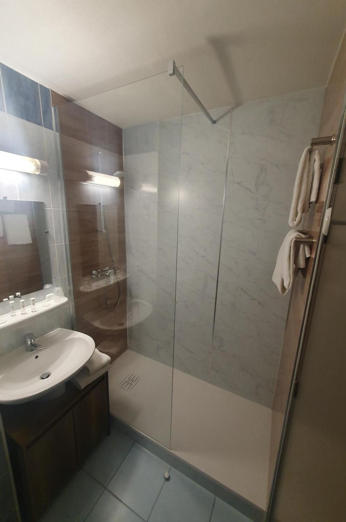 Hotel Salea Порник Екстериор снимка