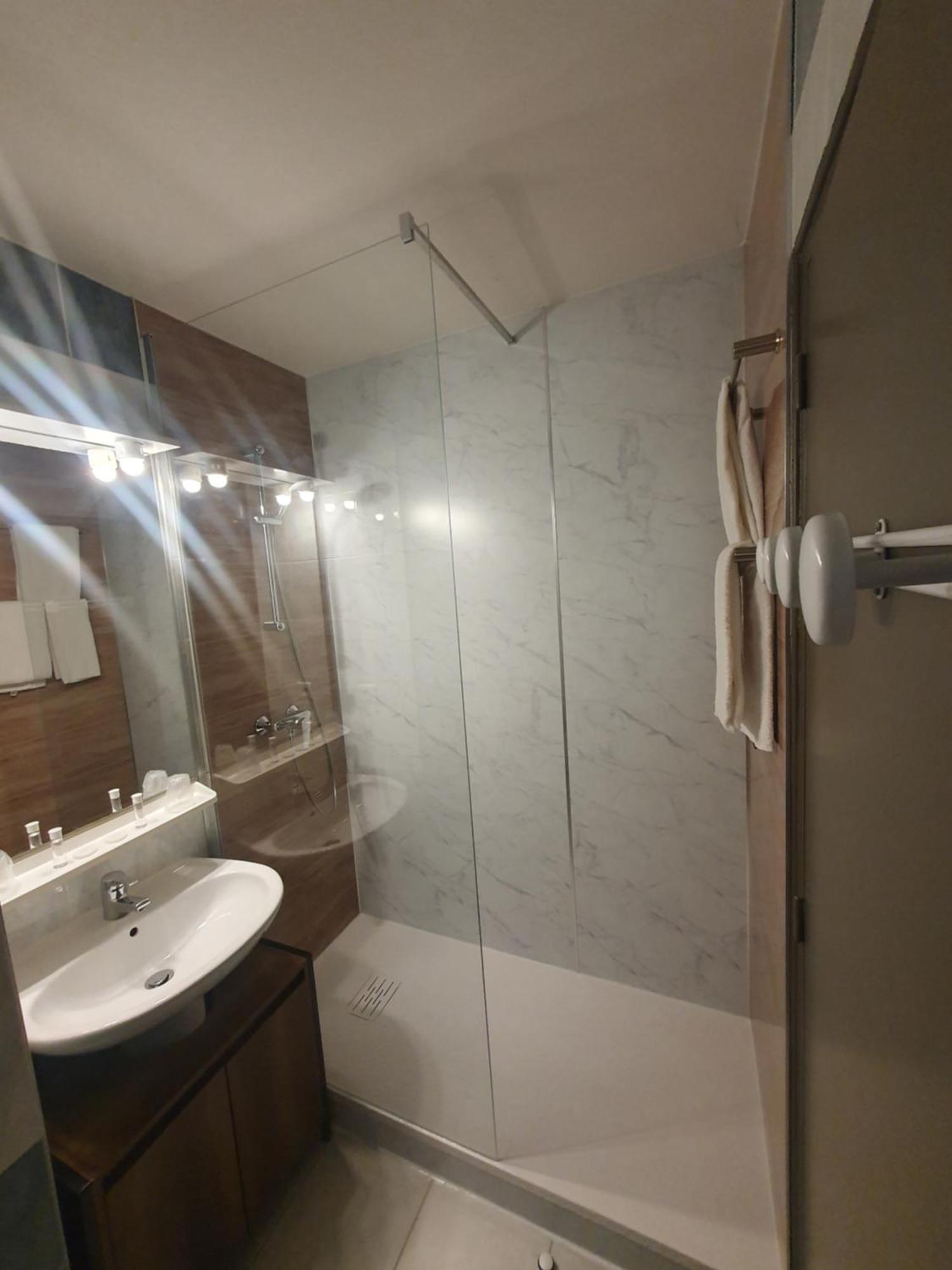 Hotel Salea Порник Екстериор снимка